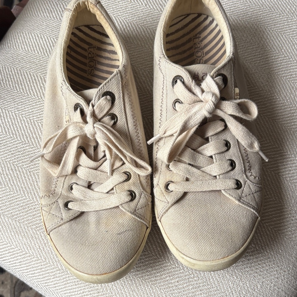 Taos women’s Casual Cream Canvas Sneakers